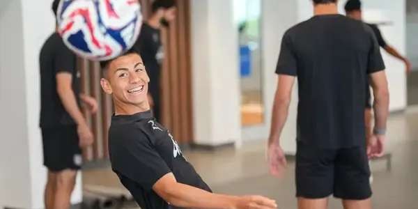 里昂保级成功为曼城天才转会铺路 埃切维里或登陆法甲