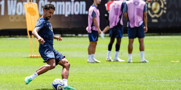 巴黎圣日耳曼夺冠后的风波：姆巴佩离开后的争议与支持